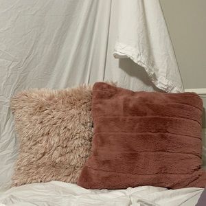 pillows (light pink one)